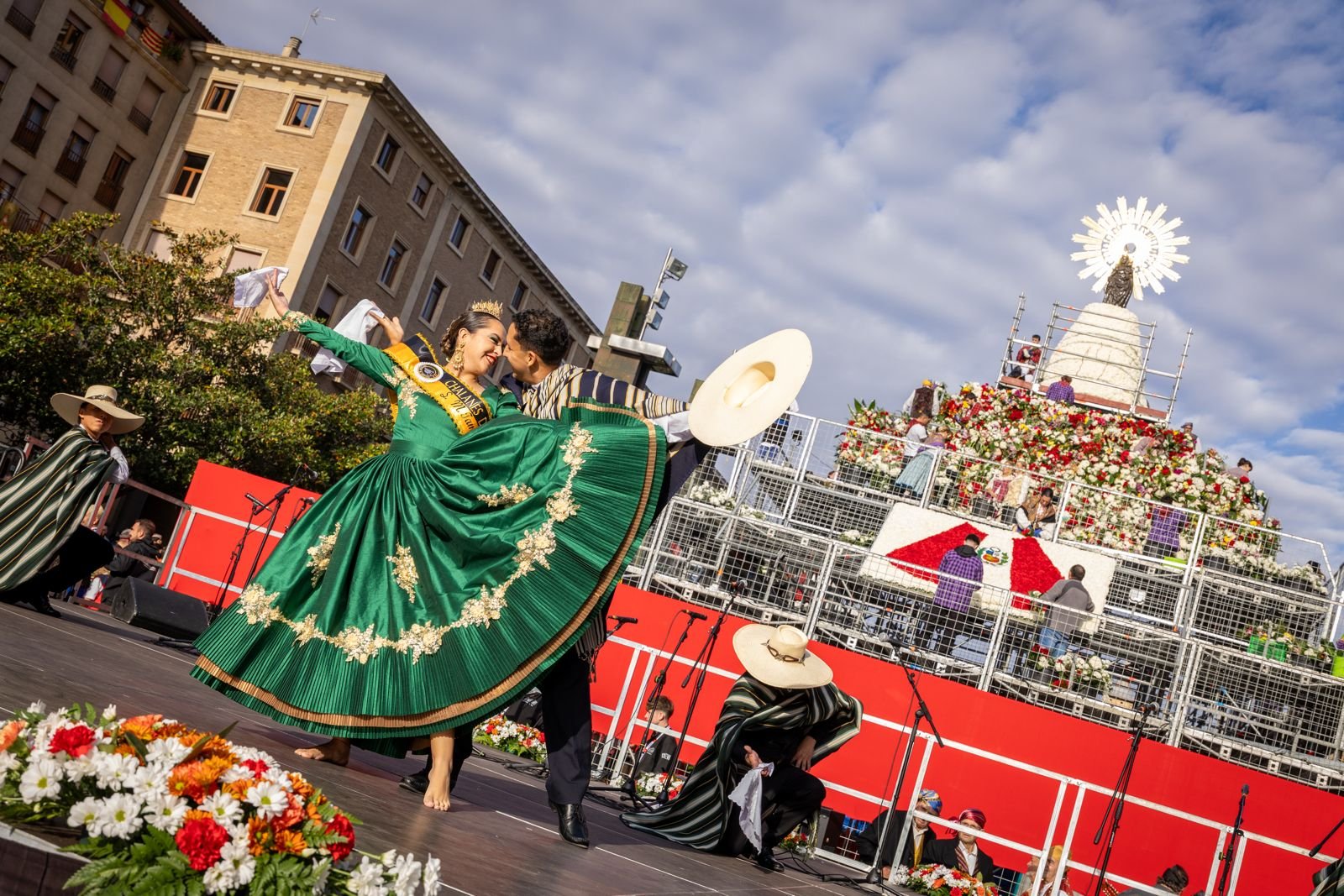 Perú brilló como país invitado en las Fiestas del Pilar 2025 con devoción, danza y música