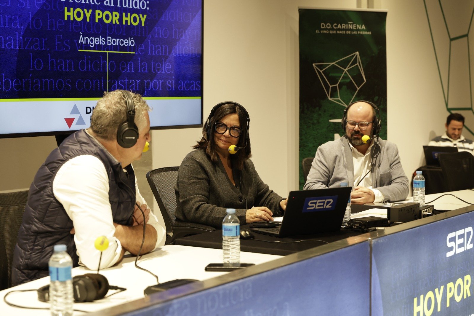 La D.O. Cariñena reivindica en «Hoy por hoy» de Àngels Barceló el carácter único de su territorio y sus vinos