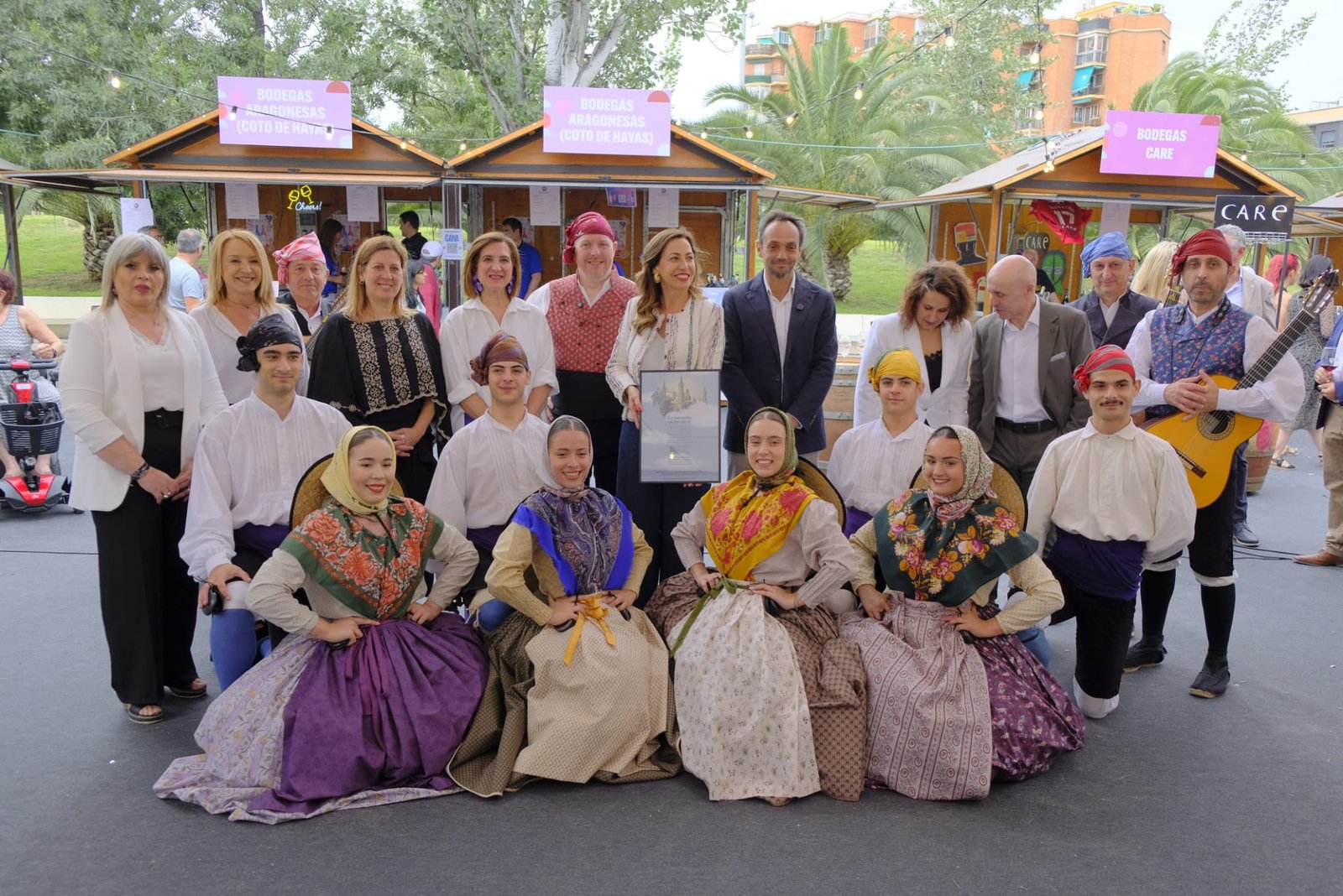 Grandes Vinos, de la D.O. Cariñena, regala a la ciudad de Zaragoza la Jota de la Garnacha